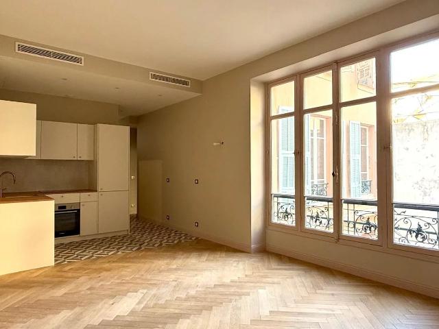 T3 Rénové dans immeuble Bourgeois
