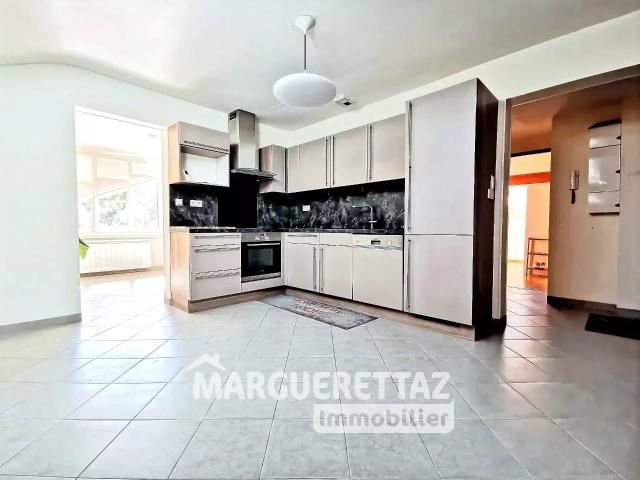 T3 Rénové – Dernier Étage Avec Ascenseur – Vue Montagne – 80. 80m² Habère Poche