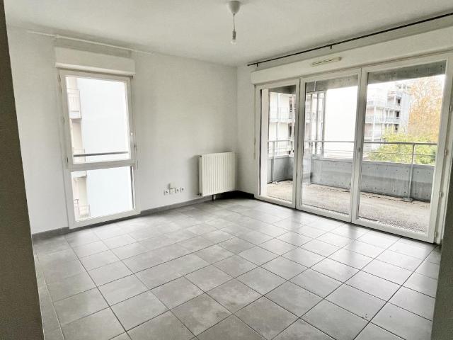 T3 RECENT avec balcon et parking