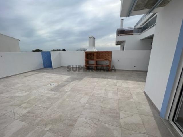 T0+1 com parqueamento e Acesso Direto à Praia Manta Rota
