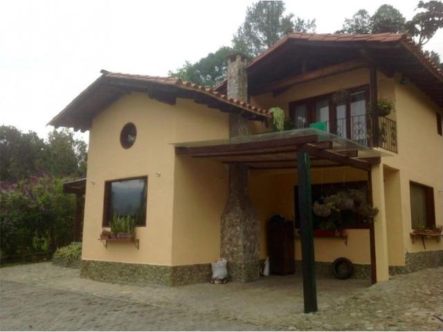 T0495. Casa campestre con excelentes espacios en El Retiro Antioquia