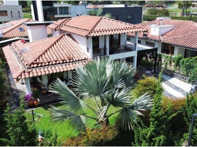 T0849.Casa campestre de de 408mt2 en condominio cerrado de La Ceja