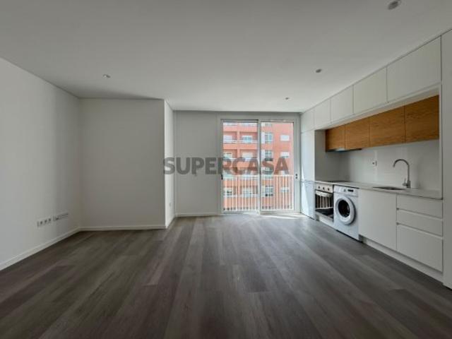 T0 | Totalmente Equipado | Junto à Estação de São Gemil | Pronto a Habitar