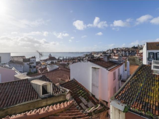 Estúdio com Mezanino | Varanda com vista Rio | Edifício de Charme Renovado | Alfama