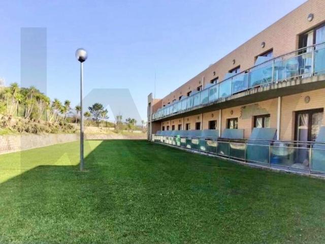 T0 Em Condomínio Privado, Varanda, Piscina, Garagem e AL a 5 min da Praia | Ericeira