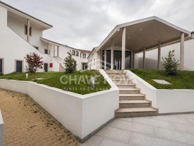 T0 Novo c/ lugar de garagem junto ao ISCAP, Porto