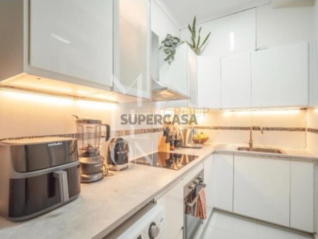 T0 renovado no coração de Santa Catarina uma oportunidade rara no centro de Lisboa
