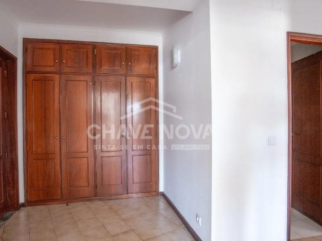 T1+1 com garagem fechada em Canelas