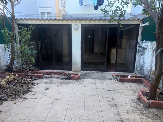 T1+1 com Logradouro de 61 m² | 6 min do metro Amadora
