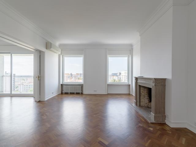 T1+1 com 150m2 + ESTACIONAMENTO + VARANDA + VISTA nas Amoreiras centro de Lisboa