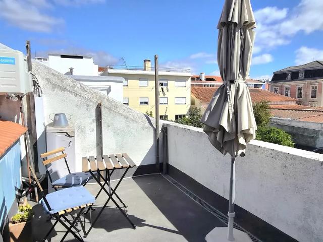 T1+1 em Alcântara, Lisboa com varanda e vista desafogada | Localização central