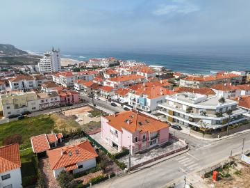 T1+1 na Praia da Areia Branca: O Seu Refúgio de Sonho a Passos do Mar!