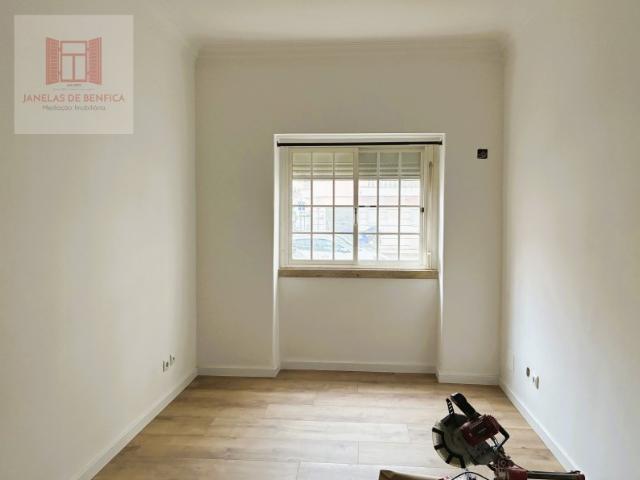 T1+1 Remodelado, São Domingos de Benfica, à Cruz Vermelha Lisboa
