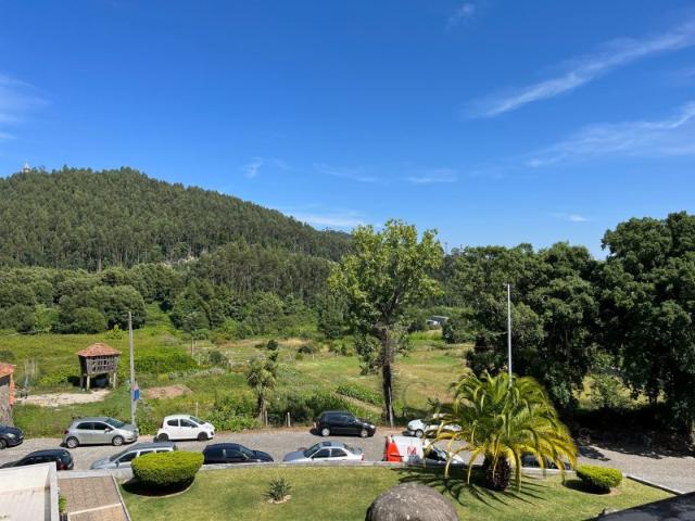 T1+1 Recuado com Box e Vista Desafogada em Perosinho
