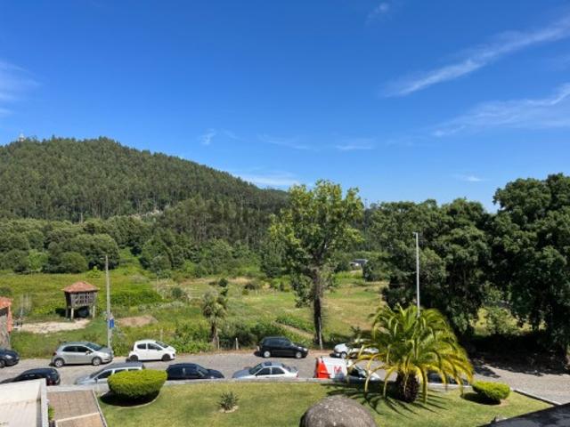 T1+1 Recuado com Box e Vista Desafogada em Perosinho