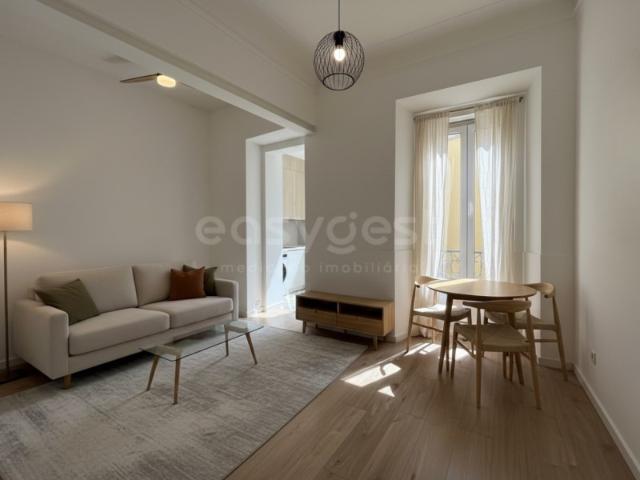 Apartamento T1+1 Remodelado, Terraço, Campo de Ourique