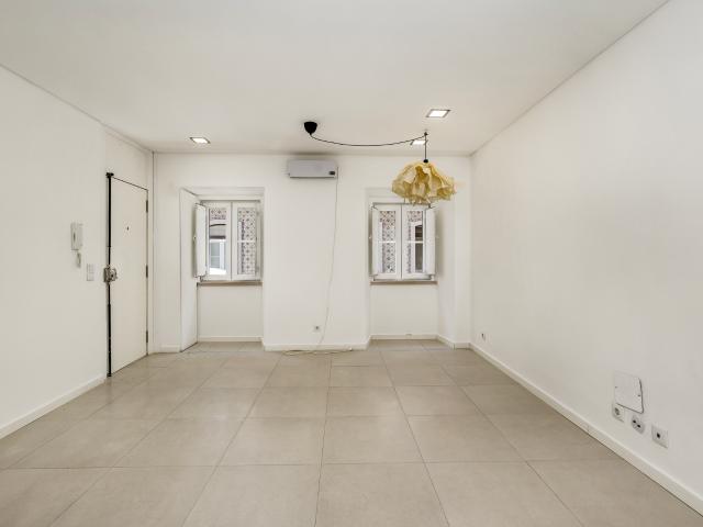 Apartamento com Terraço junto ao Metro do Rato