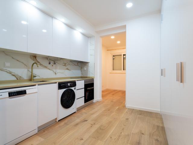 T1+1 Remodelado na Ajuda com Cozinha Totalmente Equipada