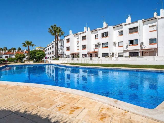 T1+1 Rés do Chão com Logradouro Privativo em Condomínio com Piscina Montechoro, Albufeira