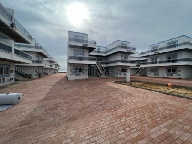 T1+3 Duplex com Garagem e Acesso Direto à Praia Manta Rota