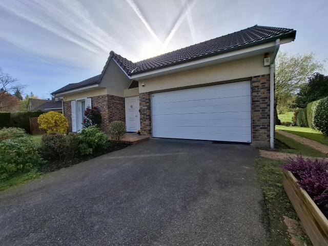 T140 MAISON INDIVIDUELLE VUE EXCEPTIONNELLE TOUT A PIED QUATRE CHAMBRES 160 m2 HABITABLES