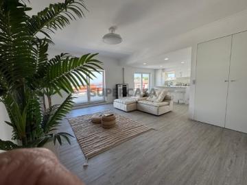 T1 + 1 Duplex Remodelado e Mobilado no Centro de Seia Último Andar | Como Novo