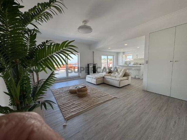 T1 + 1 Duplex Remodelado e Mobilado no Centro de Seia Último Andar | Como Novo