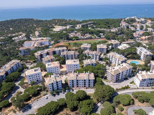 T1 +1 de Luxo na Falésia com Garagem Box de 70 m² e Piscina 75m² Albufeira e Olhos de Água