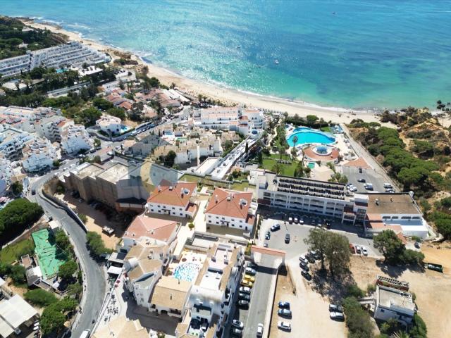 T1 200m da Praia da Oura Garagem Piscina 62m² Albufeira e Olhos de Água