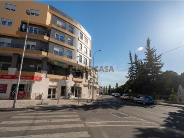 T1 + 2 com terraço panorâmico na Amadora