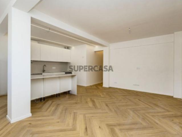 T1 TOTALMENTE REMODELADO, COM SUITE E ARRECADAÇÃO, A 6 MIN A PÉ DO METRO DE ODIVELAS