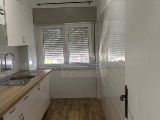 T1 Totalmente Remodelado em Sacavém Pronto a Habitar