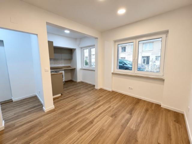 T1 totalmente renovado em Moscavide pronto a habitar, junto ao metro