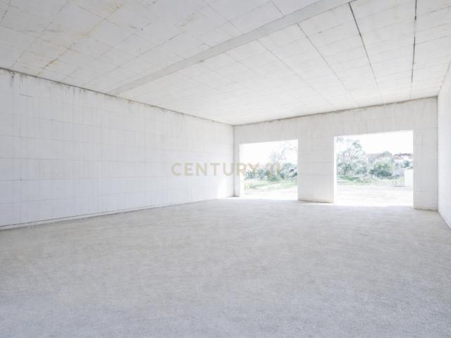 T1 Único em Leiria: Construção ICF em Condomínio Fechado com Piscina