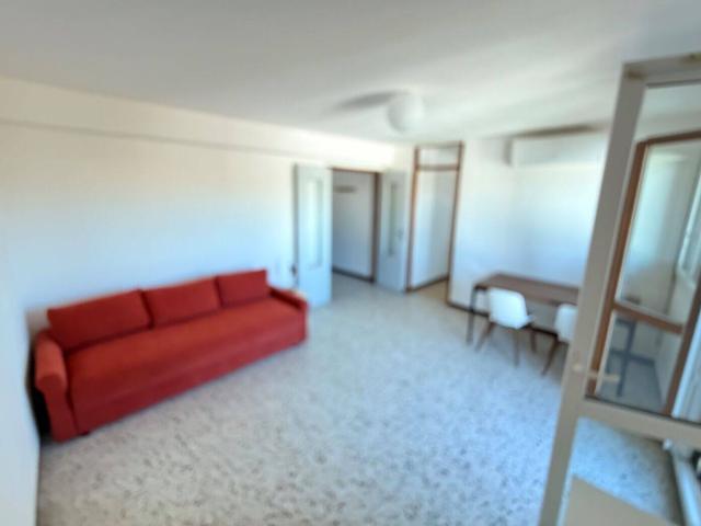 T1 avec balcon dernier étage ! 42 Boulevard Guigou