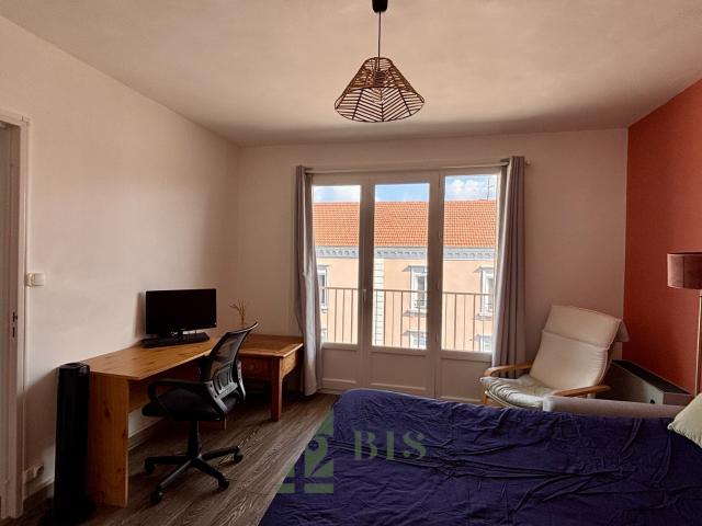 T1 avec balcon et parking
