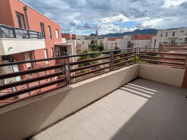T1 avec terrasse et garage Proche des Carmes