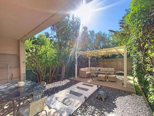 T1 BIS en rez de jardin avec grande terrasse et place de parkin