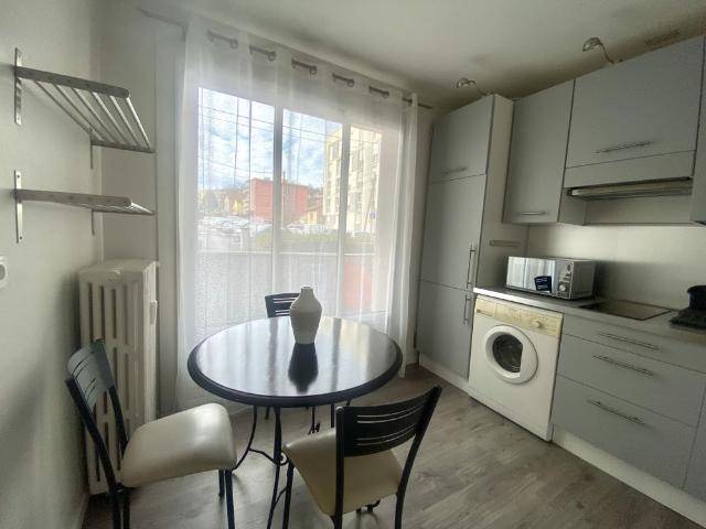 T1 bis meublé avec balcon 410€ TOUTES CHARGES COMPRISES