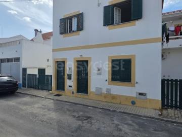 T1 centro de Vila Nova de Milfontes c/ Parqueamento