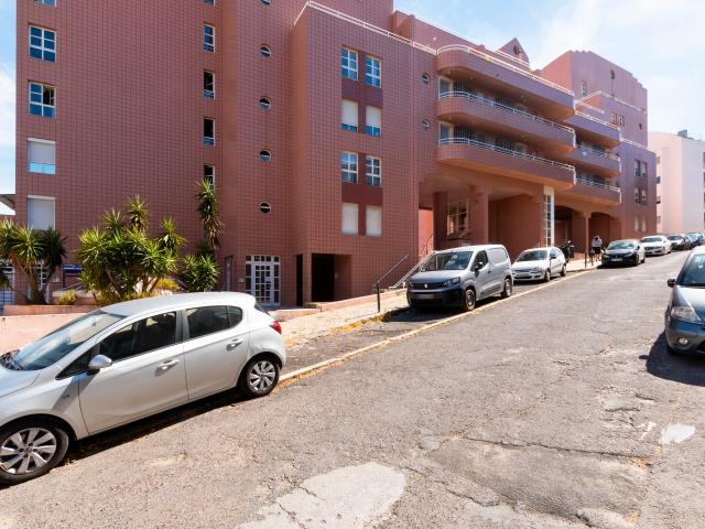 T1 com estacionamento para arrendar na Bela Vista à Graça