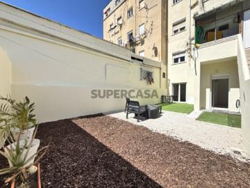 T1 com Quintal Privativo de 42m² | Excelente Oportunidade em Camarate