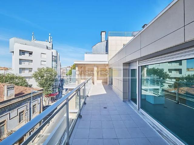 T1 com terraço e 2 lugares de garagem
