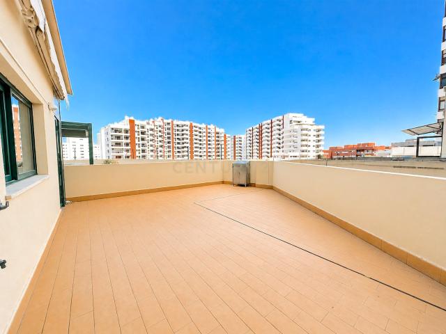 T1 com terraço privado a 350 metros do areal da praia da Rocha