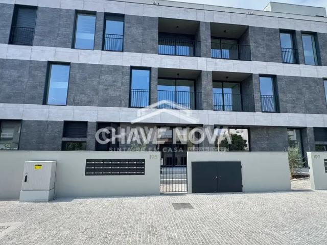 T1 com Varanda e Garagem em São Mamede de Infesta