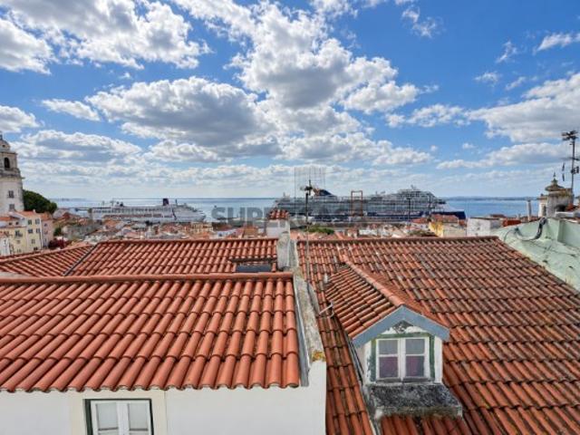 T1 com vista rio para remodelar em Alfama