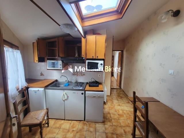 T1 de 24,35 m² au 5e étage à Paris 75003 avec cuisine séparée