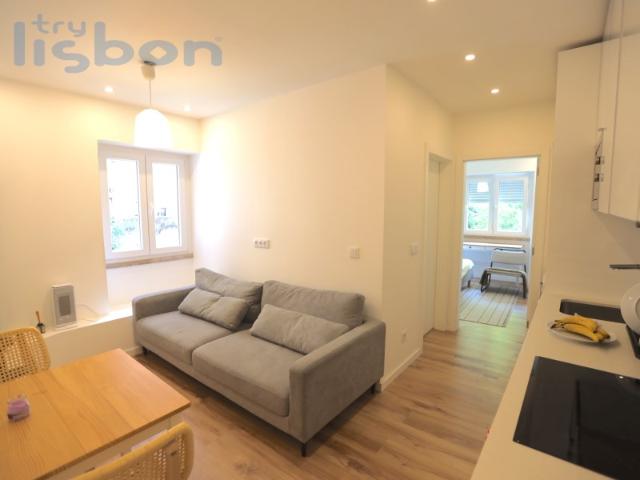 Apartamento T1 renovado em Campo de Ourique, 45m², perto de transportes e serviços