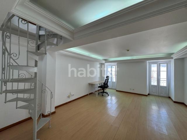 T1 Duplex Remodelado e Equipado AC e lareira no coração da Zona Histórica de Oeiras
