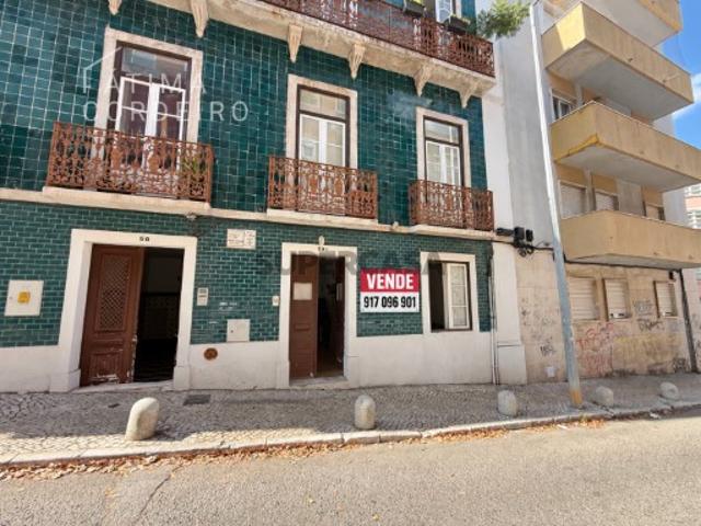 T1 em Cacilhas com entrada independente e licença de Alojamento Local